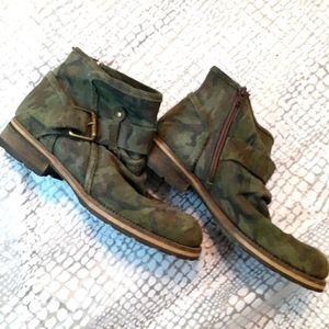 🌈CAMO SUEDE ANKLE BOOTIES  FROM BROWNS B2